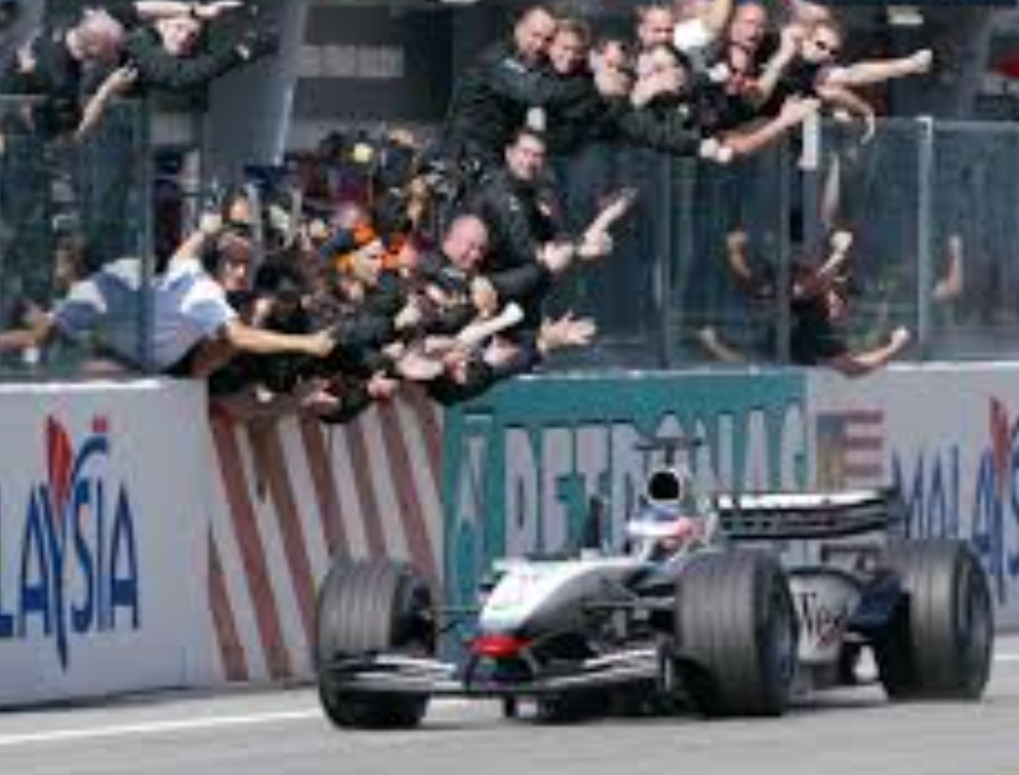 Correva il giorno 23 Marzo 2003 – 19 anni fa la prima vittoria in carriera di Kimi Raikkonen (e il primo podio di&nbsp;Alonso)