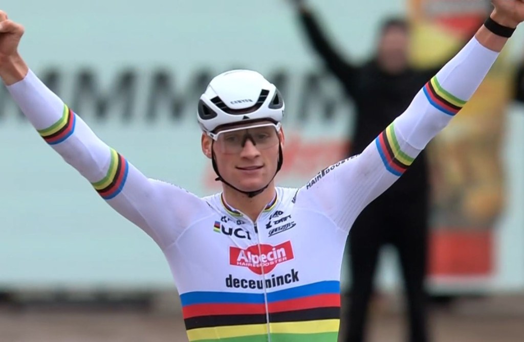 Coppa del mondo CX – Ad Anversa concede il bis Van Der Poel, Van Aert rincorre e Pidcock&nbsp;crolla.