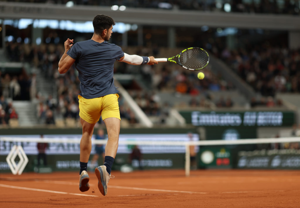 Tennis, Roland Garros: Alcaraz supera De Jong senza&nbsp;impressionare