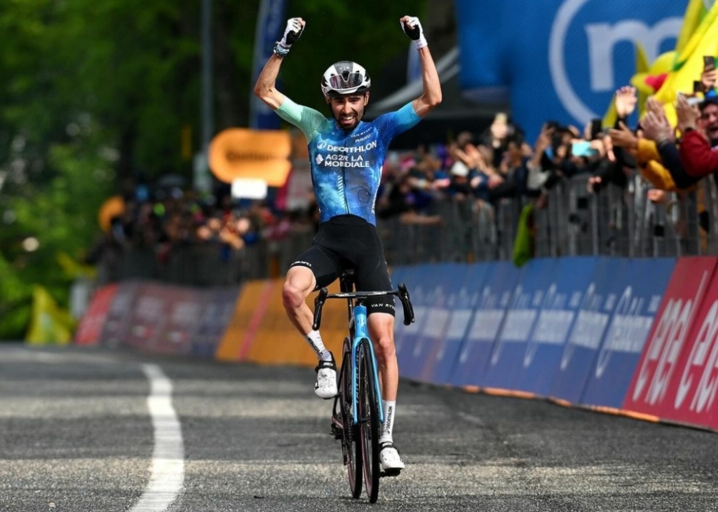 Giro d’Italia 2024 – Paret-Peintre trionfo a Bocca della selva